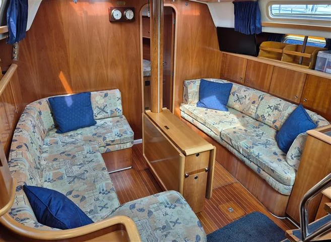 Aurora IV — 4. Aurora saloon