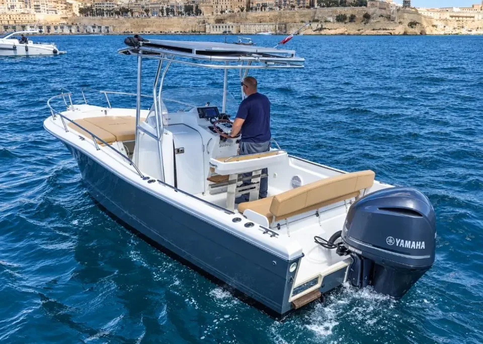White Shark 25 Day Boat