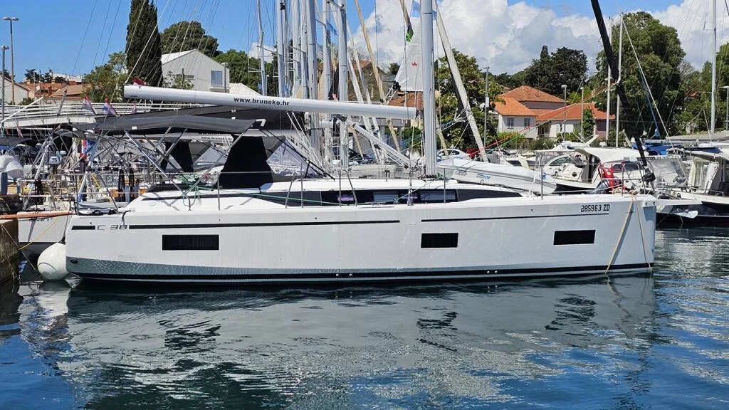 Windchaser — Bavaria C38