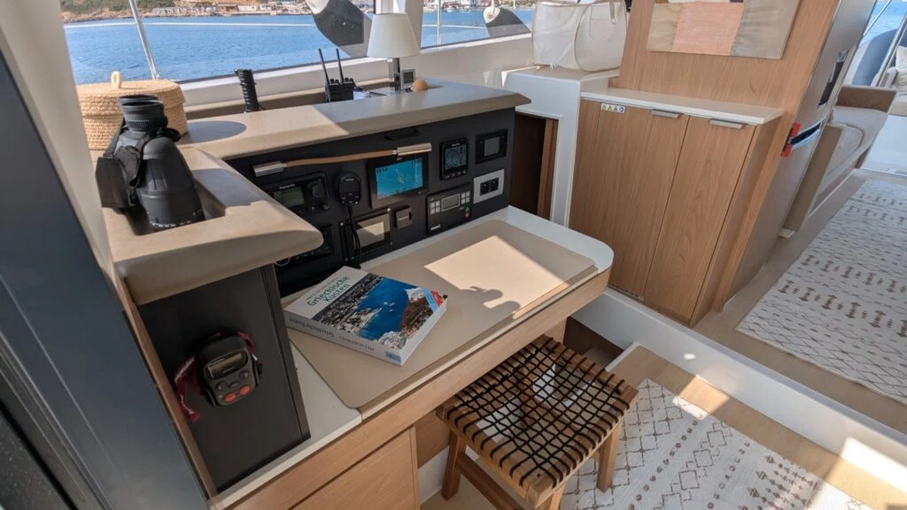 Leo — Bali 4.2 — EGOcharter - Bali 4.2 LEO for charter in Greece