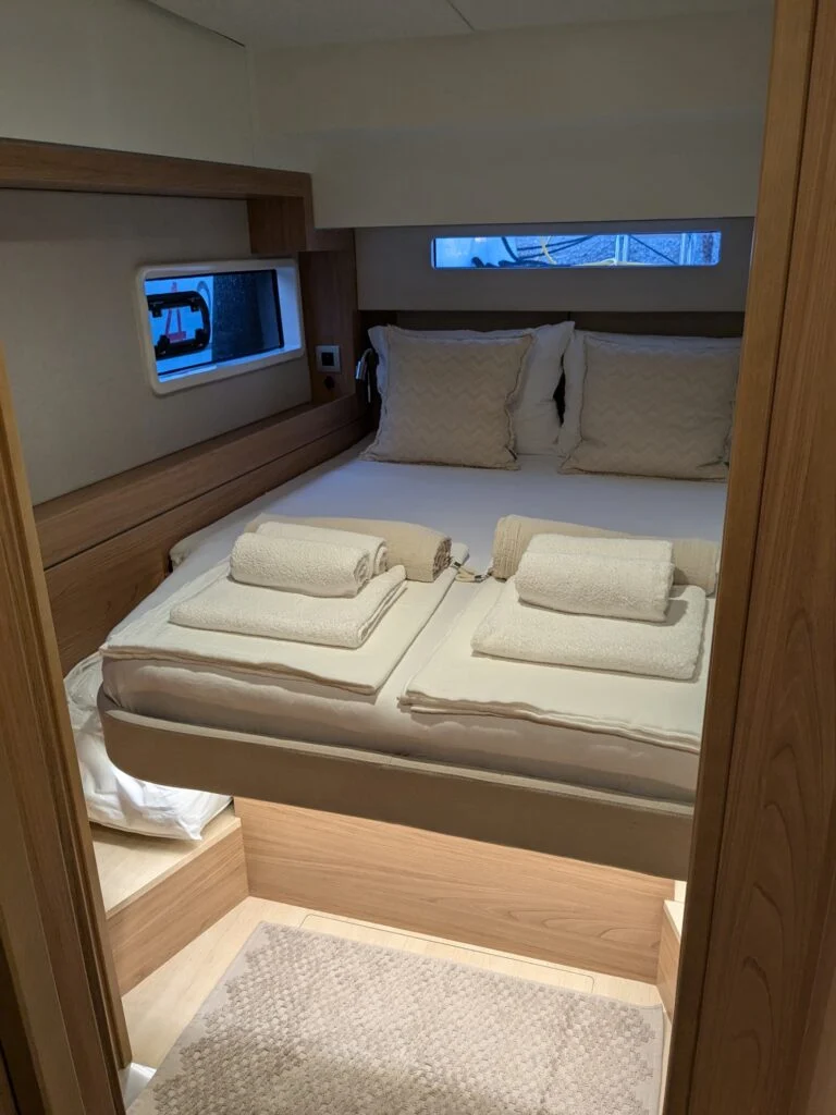 Leo — Bali 4.2 — EGOcharter - Bali 4.2 LEO for charter in Greece